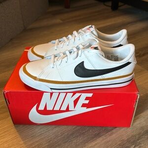 NEW IN BOX NIKE COURT LEGACY
